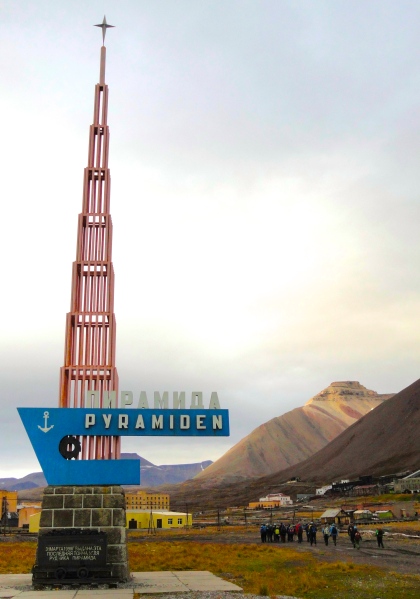 pyramiden-welcome-sign-last-year